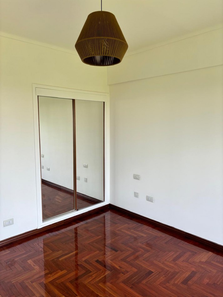 Departamento 2 ambientes con balcon frances,  frente a plaza San Martin.