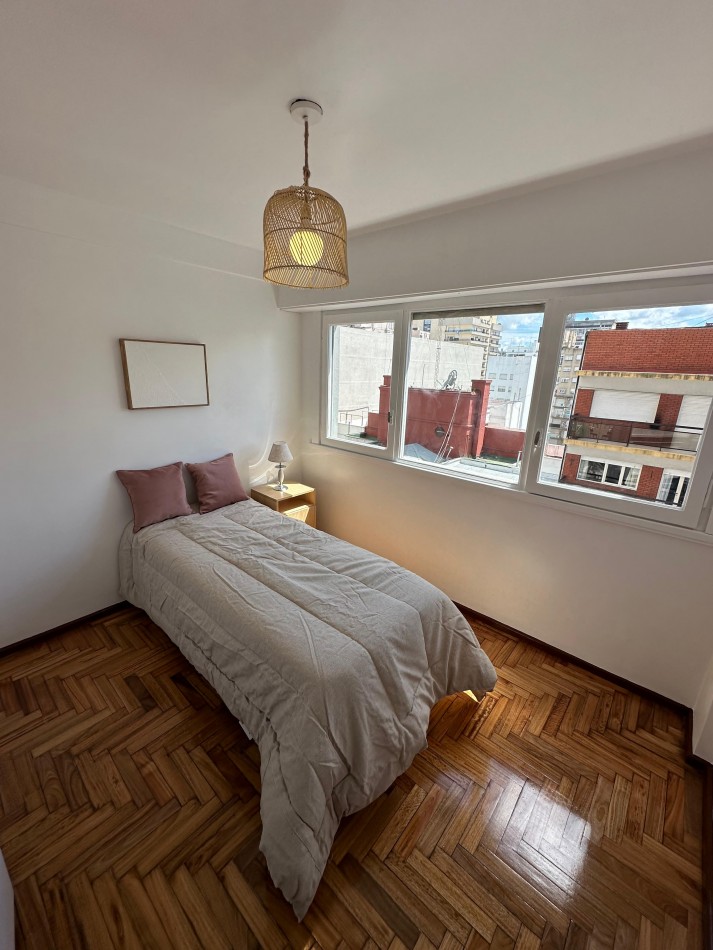 DEPARTAMENTO TRES AMBIENTES A LA CALLE CON COCHERA, CENTRO. MAR DEL PLATA