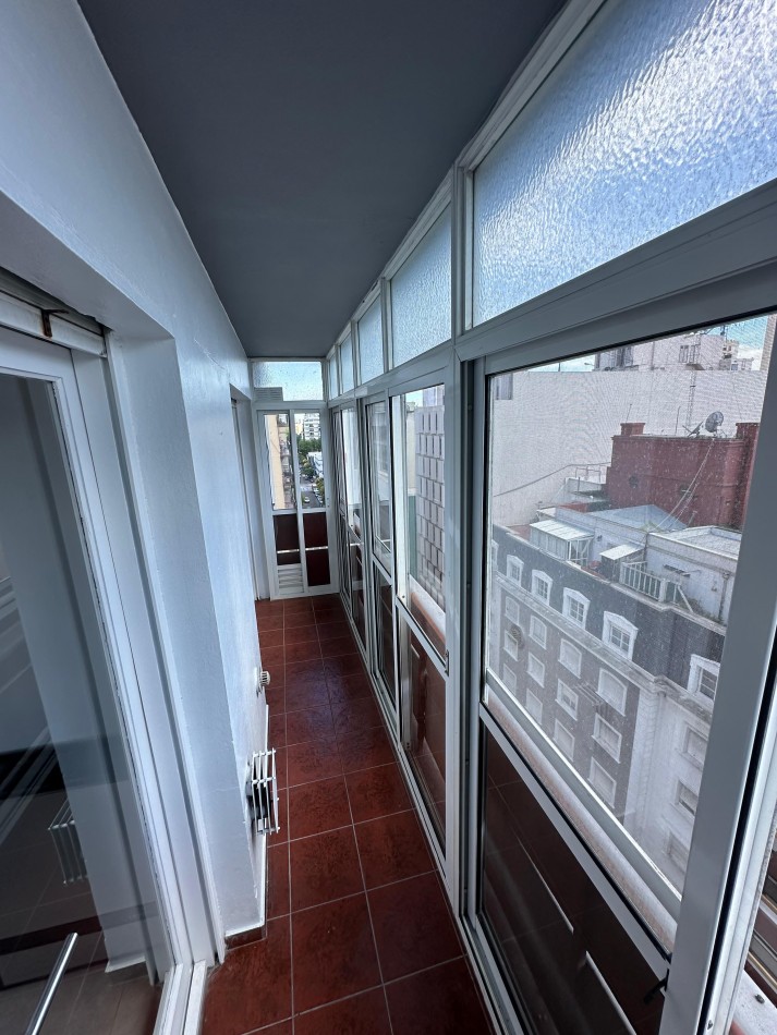 DEPARTAMENTO TRES AMBIENTES A LA CALLE CON COCHERA, CENTRO. MAR DEL PLATA