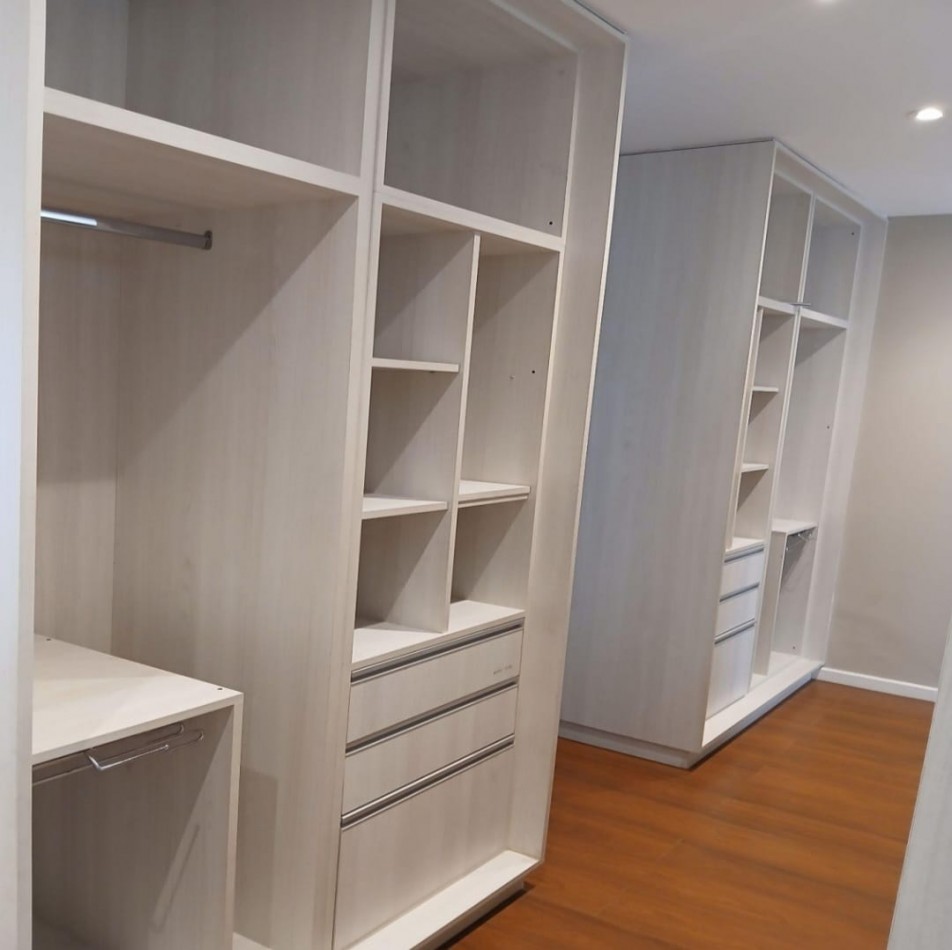 Rumenco, casa 5 ambientes. Dos plantas. Barrio Cerrado. 