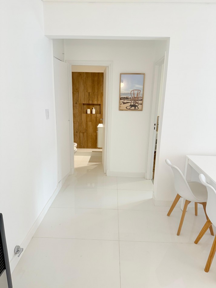 Dos ambientes con balcon saliente, centro. Mar del Plata.