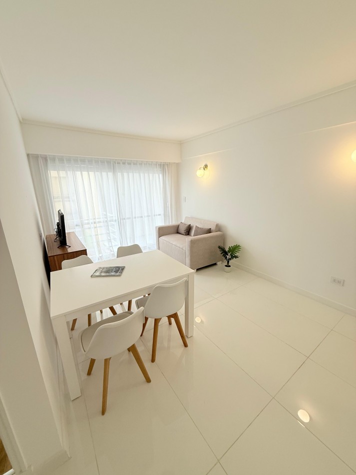 Dos ambientes con balcon saliente, centro. Mar del Plata.