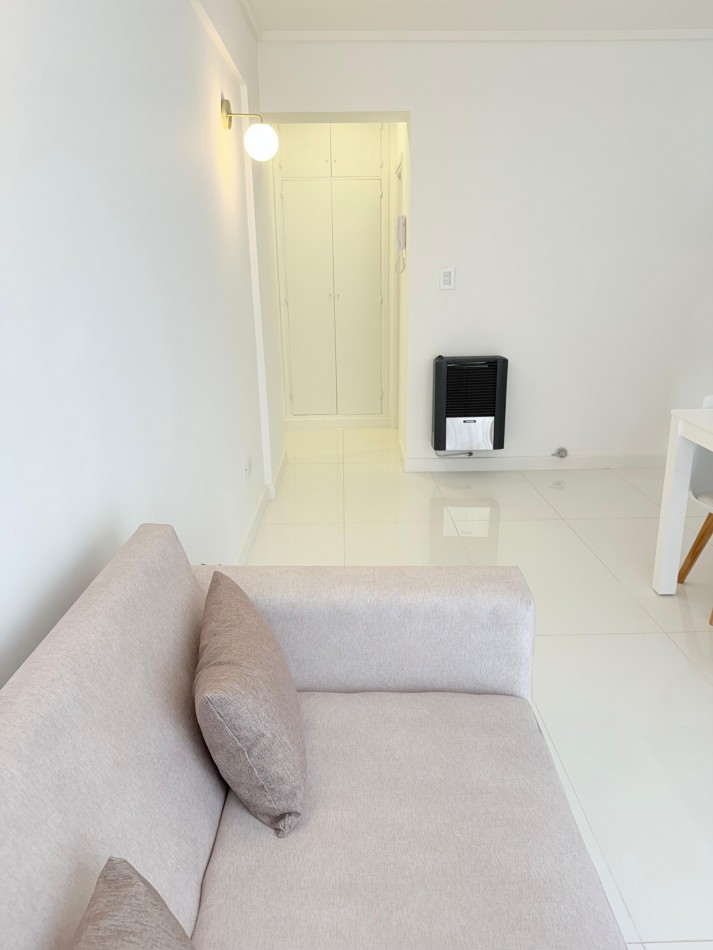 Dos ambientes con balcon saliente, centro. Mar del Plata.