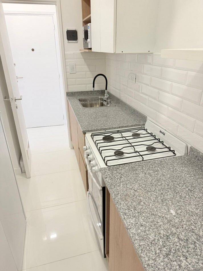 Dos ambientes con balcon saliente, centro. Mar del Plata.