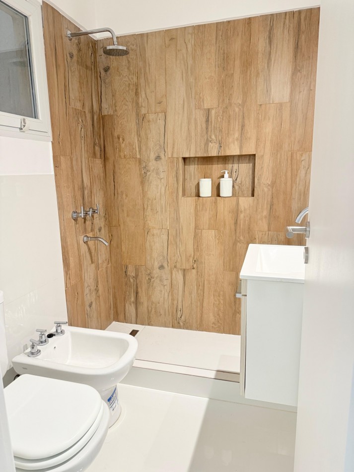 Dos ambientes con balcon saliente, centro. Mar del Plata.