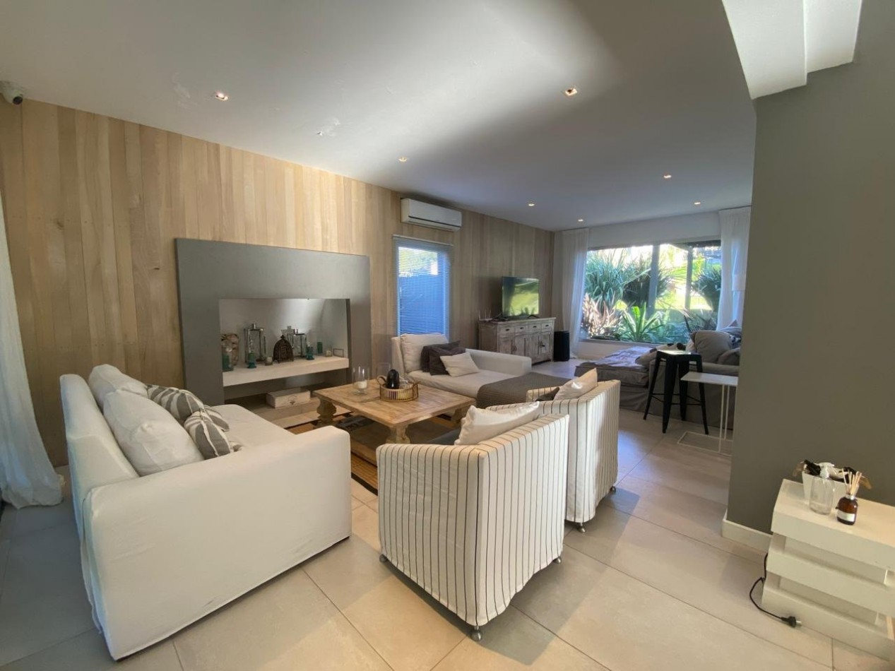 Casa en venta. Cinco Ambientes, en Barrio Residencial 1 de Costa Esmeralda. Costa Atlantica.