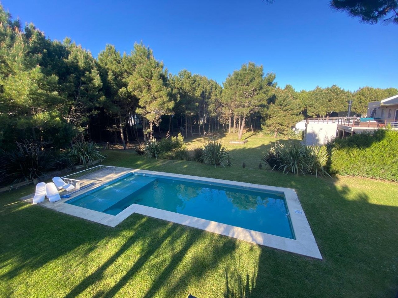 Casa en venta. Cinco Ambientes, en Barrio Residencial 1 de Costa Esmeralda. Costa Atlantica.