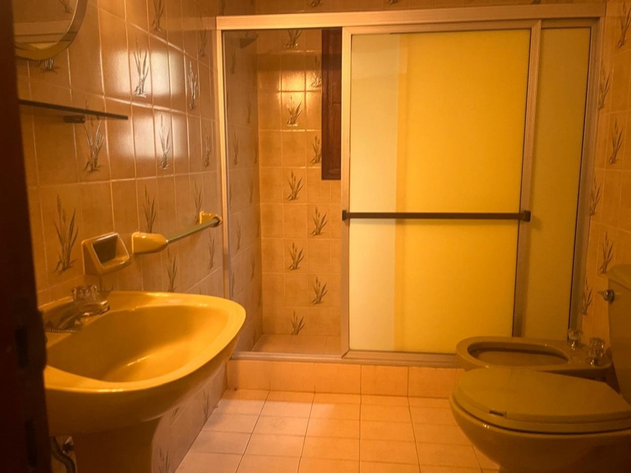 Casa en venta cinco ambientes. Pinamar. Costa Atlantica.