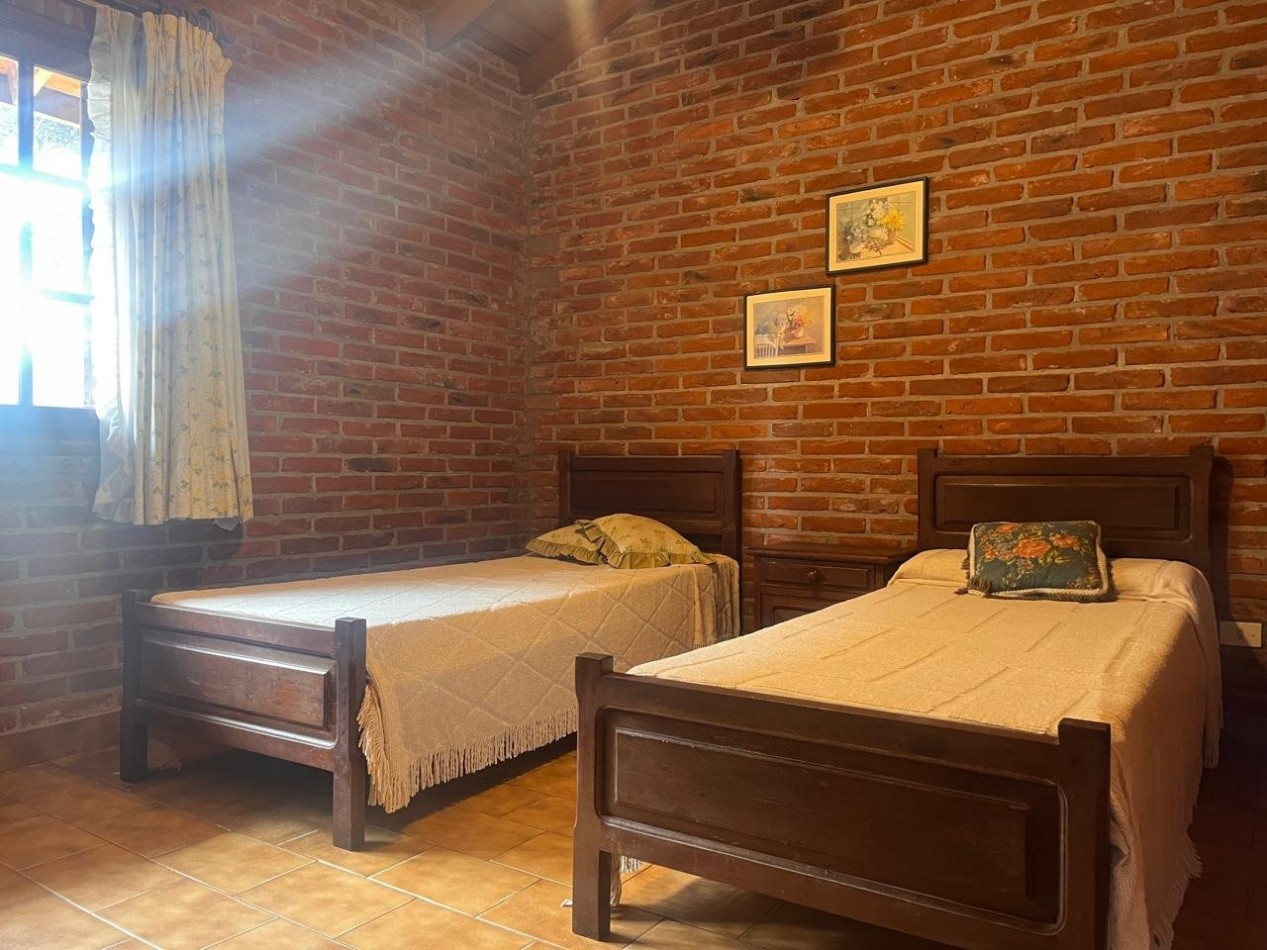 Casa en venta cinco ambientes. Pinamar. Costa Atlantica.