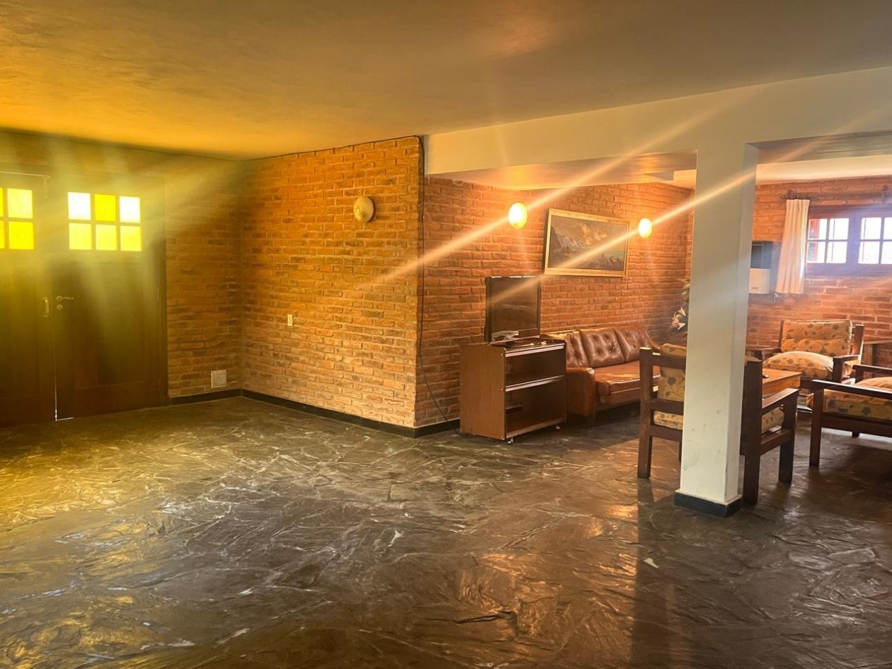 Casa en venta cinco ambientes. Pinamar. Costa Atlantica.