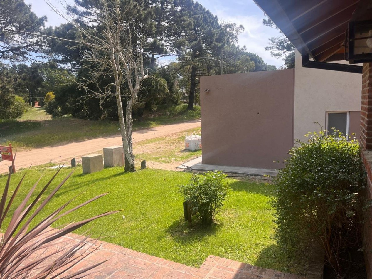 Casa en venta cinco ambientes. Pinamar. Costa Atlantica.