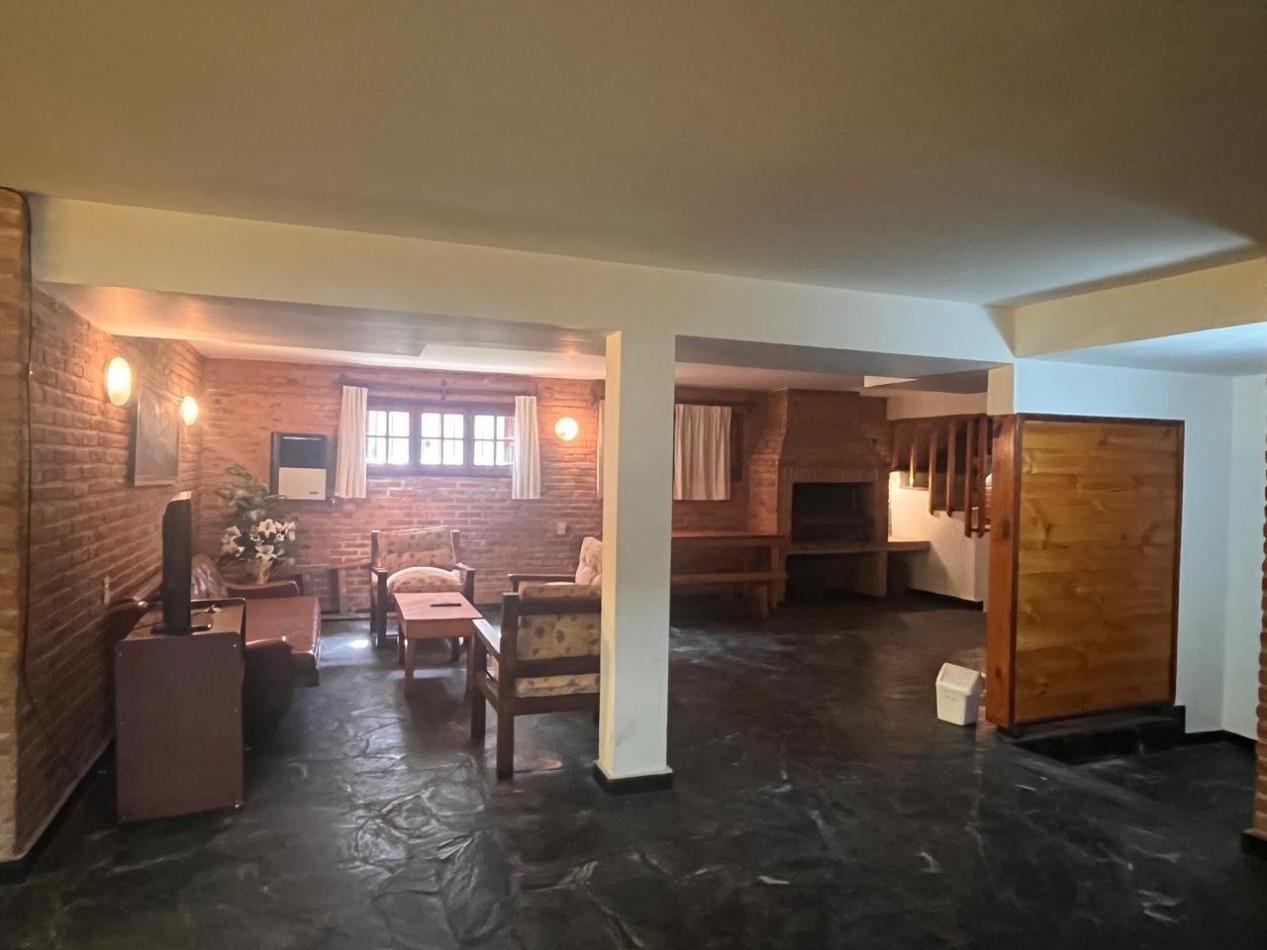 Casa en venta cinco ambientes. Pinamar. Costa Atlantica.