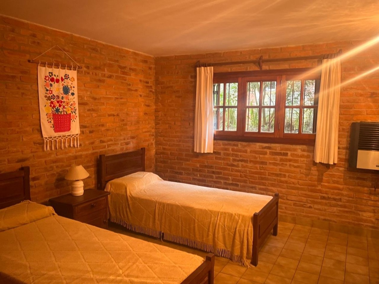 Casa en venta cinco ambientes. Pinamar. Costa Atlantica.