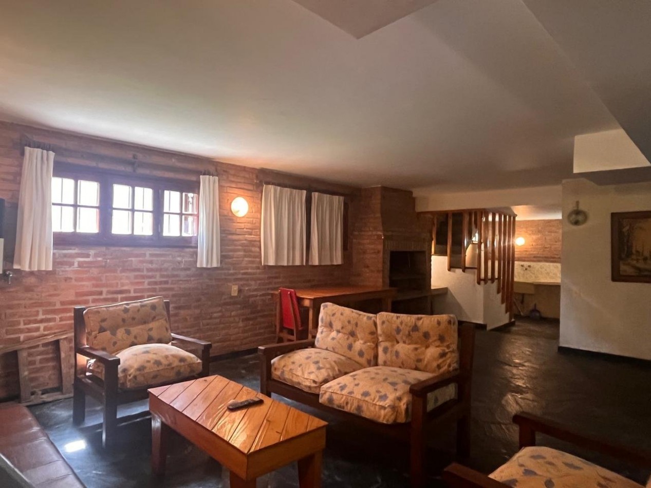 Casa en venta cinco ambientes. Pinamar. Costa Atlantica.