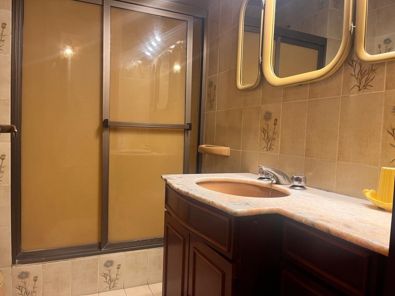 Casa en venta cinco ambientes. Pinamar. Costa Atlantica.