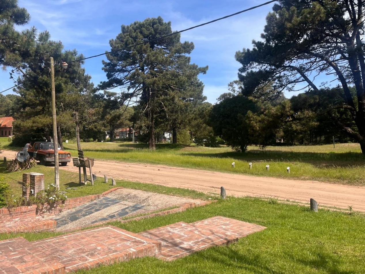 Casa en venta cinco ambientes. Pinamar. Costa Atlantica.