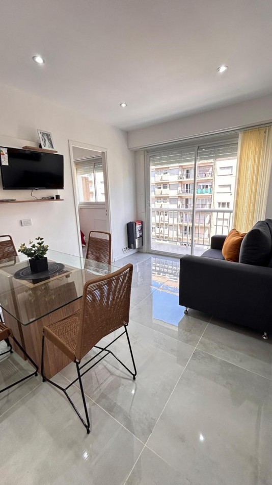 Departamento tres ambientes al frente  con balcon. Mar del Plata. Costa Atlantica.