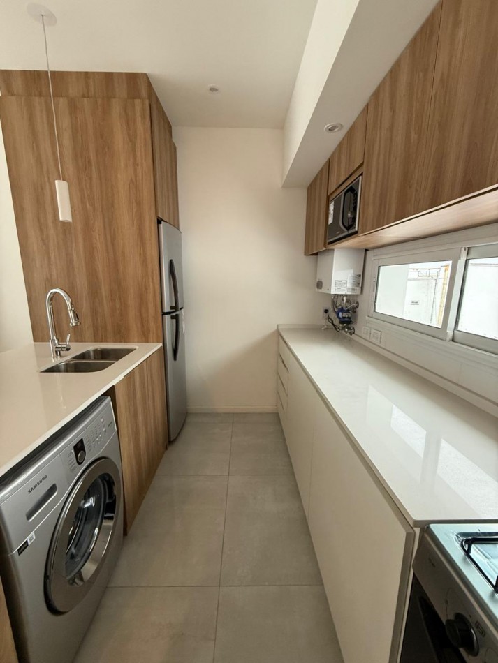 Tres ambientes a la calle. Mar del plata.