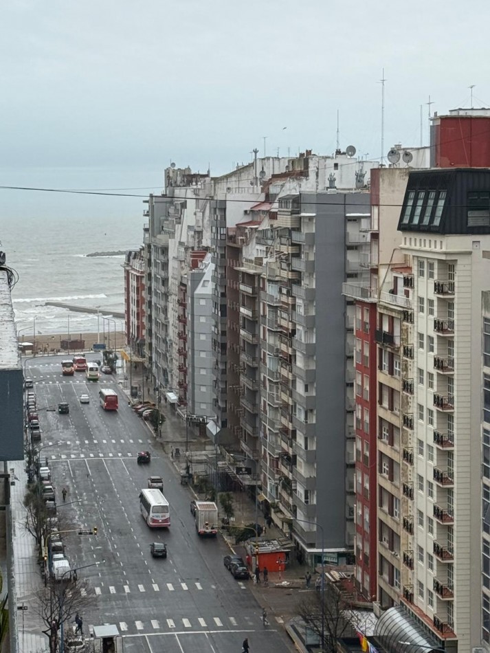 Tres ambientes a la calle. Mar del plata.