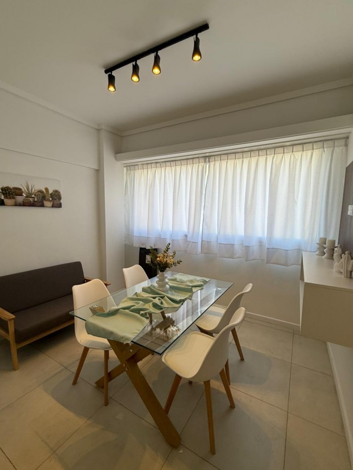 Un ambiente a la calle, centro, Mar del plata.