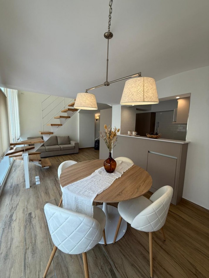 Departamento tipo duplex de 3 ambientes. Centro. Mar del Plata.