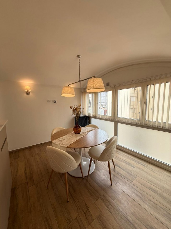 Departamento tipo duplex de 3 ambientes. Centro. Mar del Plata.