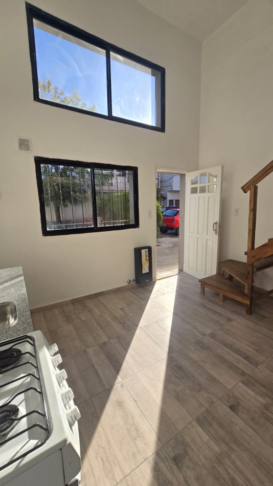 Duplex de 2 ambientes  A la calle en vereda de sol 