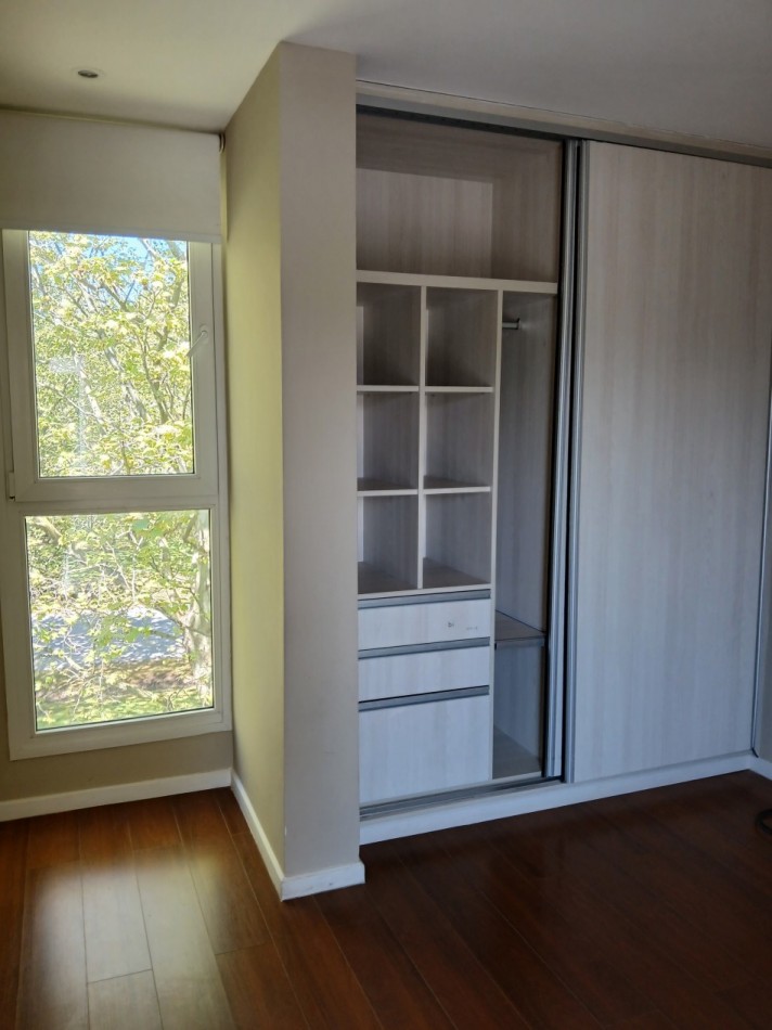 Rumenco, casa 5 ambientes. Dos plantas. Barrio Cerrado. 